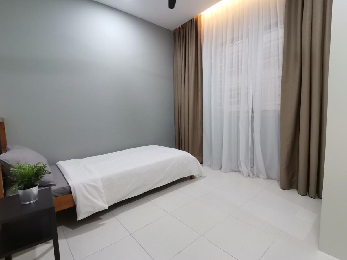 Rumah Sarah Semenyih Esterno foto